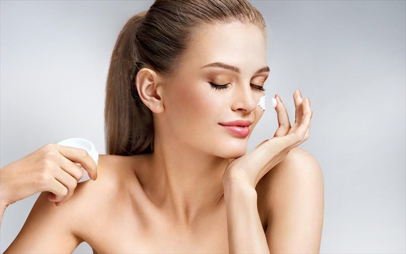 to-megalo-lathos-pou-kanete-me-tis-kremes-prosopou