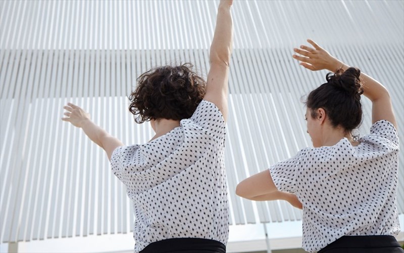 mia-elliniki-parastasi-kanei-premiera-stin-irlandia