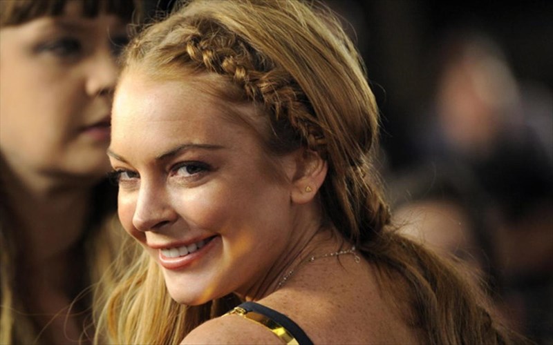 i-lindsay-lohan-kanei-rezerbe-tin-diki-tis-toualeta-sta-clubs