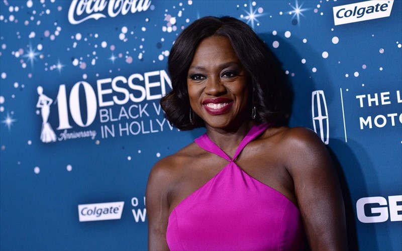 i-viola-davis-fobatai-na-upoduthei-tin-michelle-obama