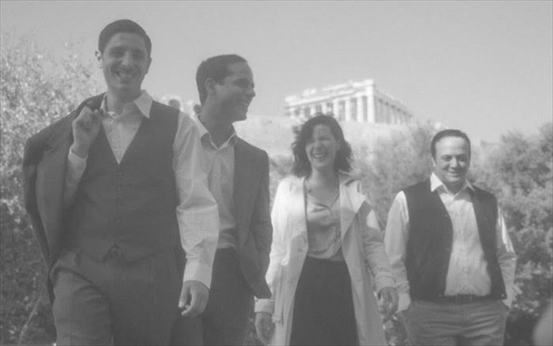 oi-geitonies-tou-kosmou-tou-gianni-ritsou-ginontai-parastasi