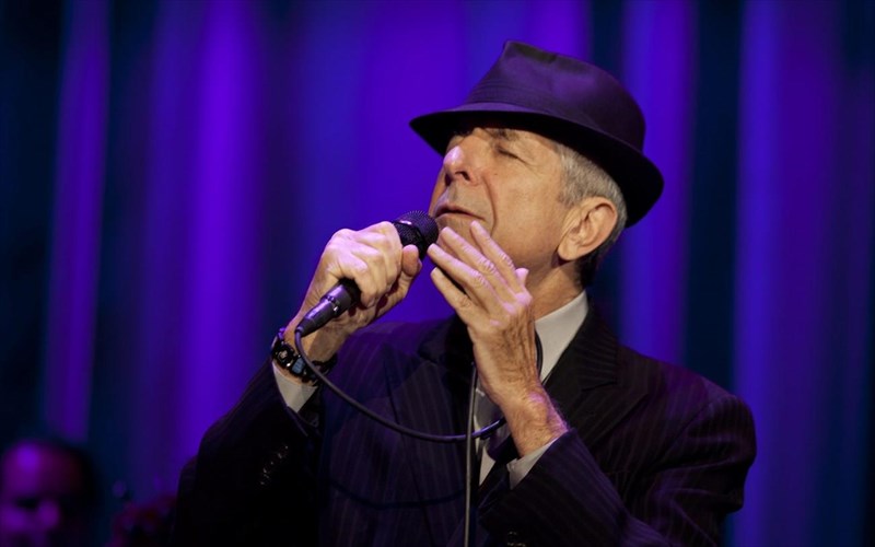 o-leonard-cohen-mas-euxaristei-gia-enan-teleutaio-xoro