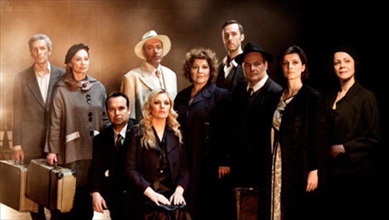 i-parastasi-mikis-theodorakis-poios-ti-zoi-mou-taksideuei-sti-makroniso