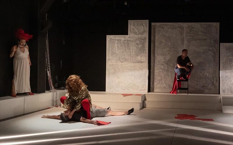 ti-tha-doume-fetos-sto-apo-mixanis-theatro