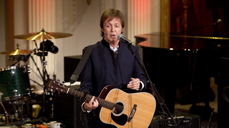 ena-proin-skathari-sto-theatro-apollo-tis-neas-yorkis