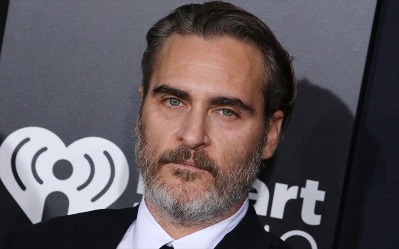 diadilosi-uper-ton-zoon-apo-ton-Joaquin-phoenix