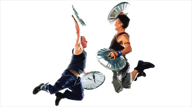 stomp-ferame-ti-mousiki-apo-tous-dromous-sti-skini