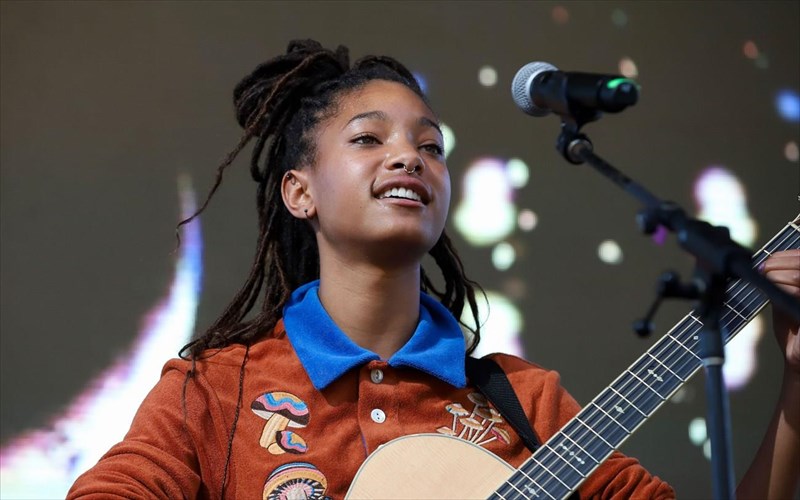 i-willow-smith-einai-to-neo-prosopo-kai-foni-tis-prada