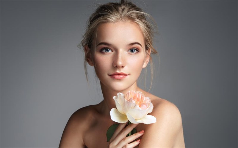 leptomereies-pou-xantakonoun-mia-neaniki-emfanisi