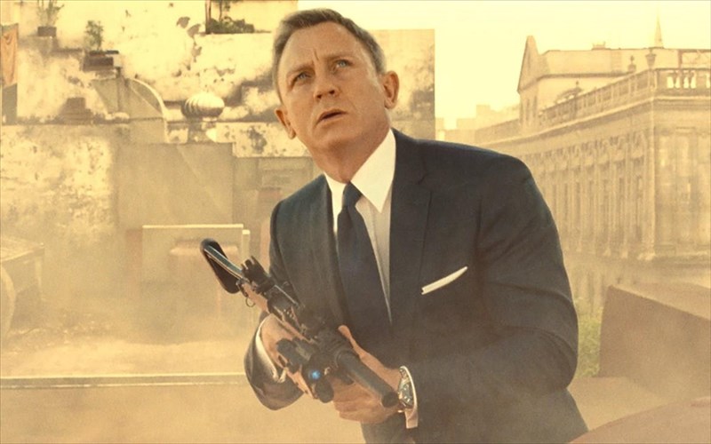 sunagermos-se-bretaniki-basi-aeroporias-apo-gurismata-tou-James-bond