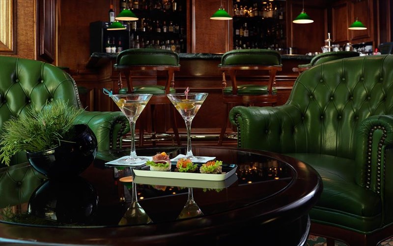 mousiki-kai-geusi-sunduazontai-sto-explorers-bar-bistro