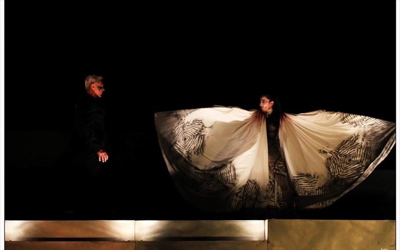 oneiro-kalokairinis-nuxtas-erotiki-mania-katakluzei-to-theatrobeaki