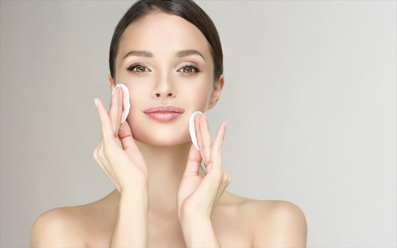 oi-3-basikoi-logoi-pou-i-epidermida-sas-einai-monimos-lipari-epidermida-sas-einai-monimos-lipari