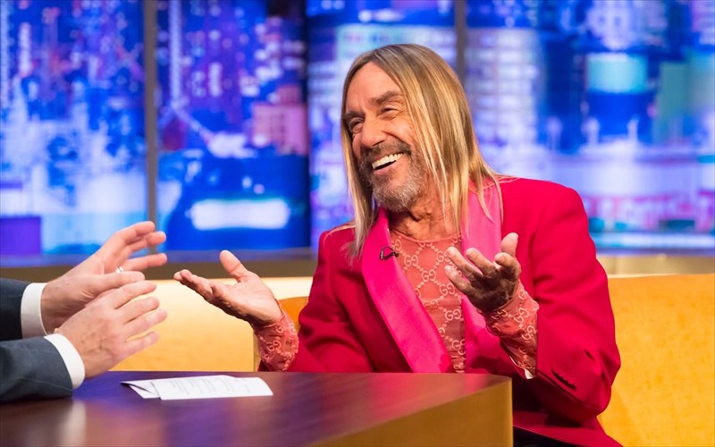 iggy-pop-kapnisa-istous-araxnis-kai-itan-skliro