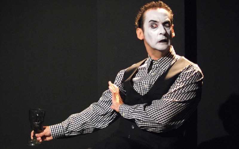 bobi-solo-komodia-sti-skini-tou-vault