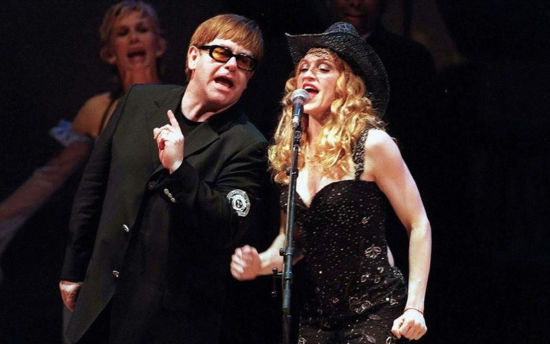 elton-John-skliri-kai-kakia-i-madonna-madonna
