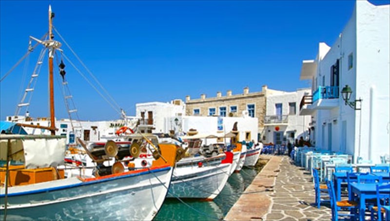 paros-ena-klasiko-kukladonisi-gia-ola-ta-gousta-kai-tis-apaitiseis