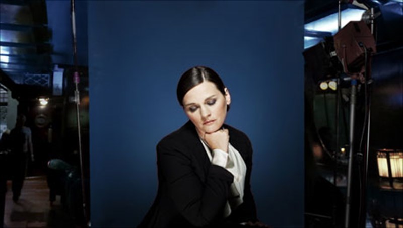 taksidi-aisthiseon-me-ti-madeleine-peyroux-ston-lukabitto