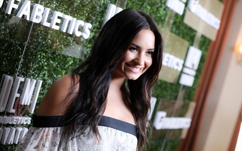 demi-lovato-exo-kseperasei-polla