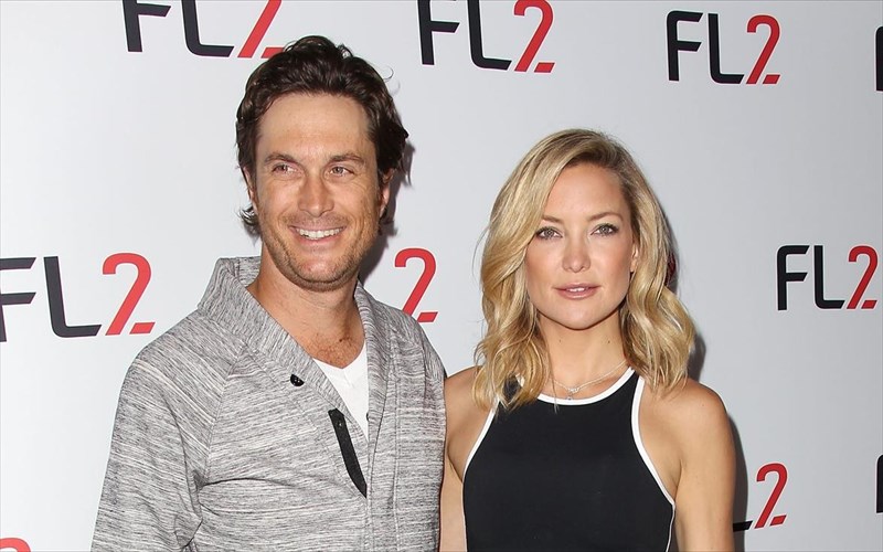 i-kate-hudson-ksekinise-ena-podcast-me-ton-aderfo-tis