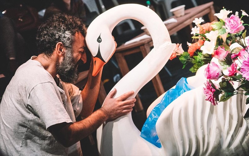 o-kata-gianni-leontari-elefas-sti-roumania