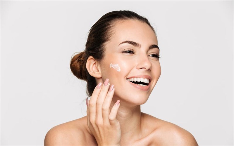 poses-fores-kanakepsate-to-derma-sas-simera