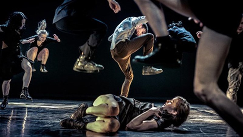 ston-ruthmo-tou-diethnous-festibal-xorou-kalamatas