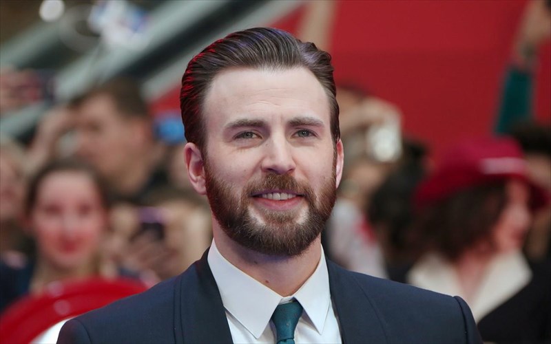 etoimos-na-ksekinisei-oikogeneia-dilonei-o-chris-evans-chris-evans