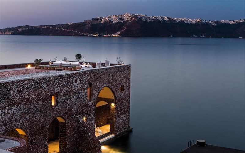 ta-ellinika-boutique-ksenodoxeia-pou-ksexorizoun-stin-europi