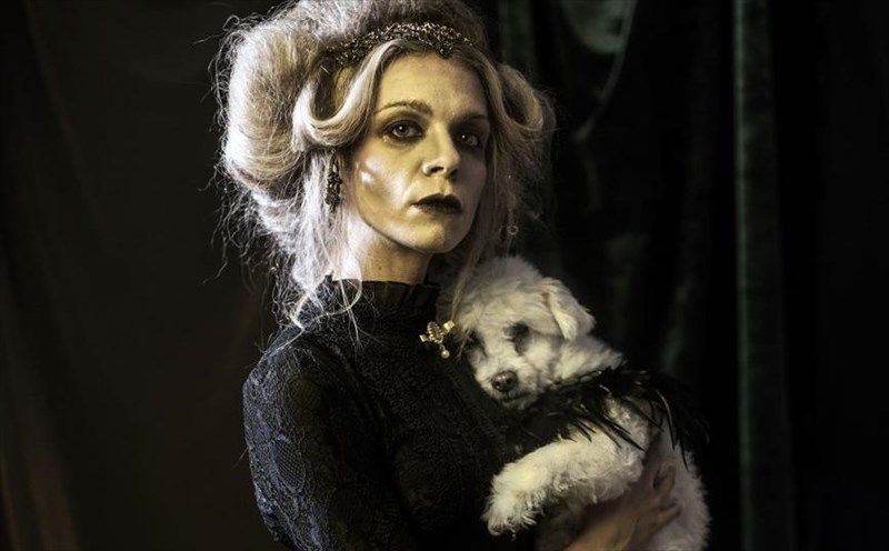 i-ybonni-prokalei-apla-kai-mono-me-tin-uparksi-tis