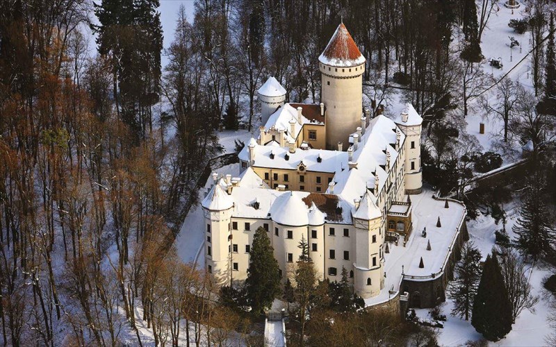 xristougenna-sto-idruma-mixalis-kakogiannis-me-tsexika-paramuthia-kai-kastra