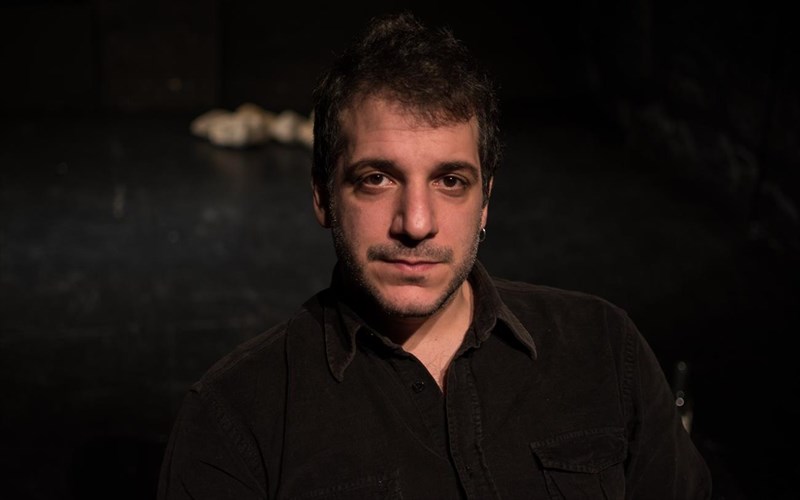 o-xristos-kontogeorgis-megalose-se-mia-epoxi-bromiki-alla-romantiki