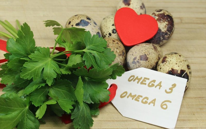 ti-sumbainei-me-ta-omega-6