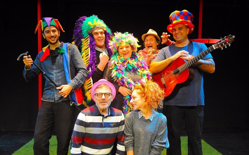 o-loukianos-ton-paidion-erxetai-sto-megaro