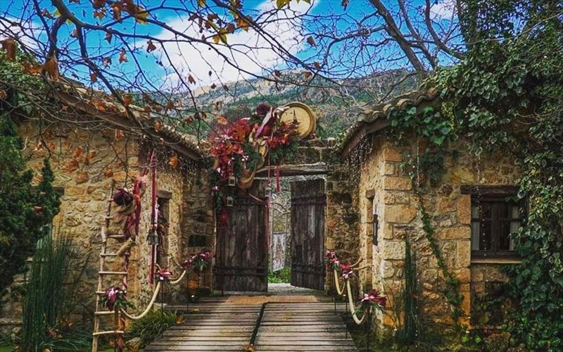 deite-to-paramuthenio-xristougenniatiko-parko-sto-xorio-sunebro