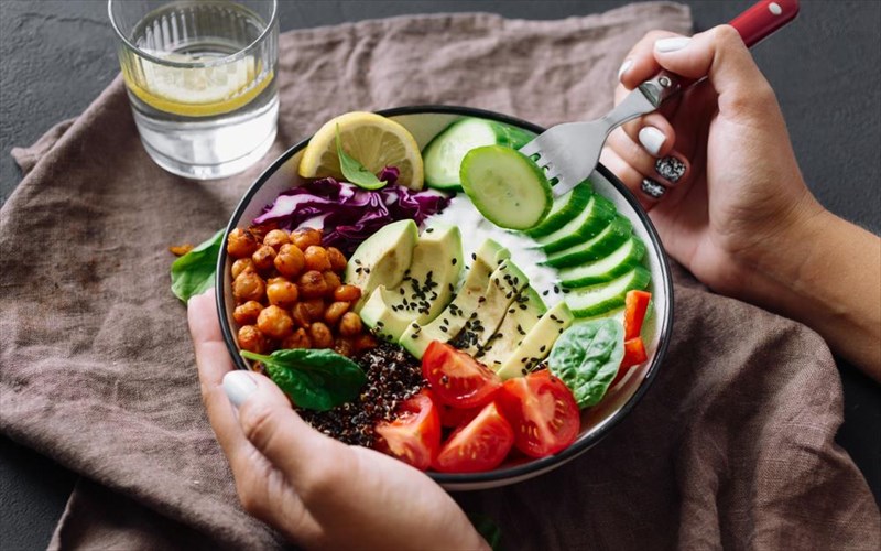 tria-kolpa-gia-na-trote-ligotero