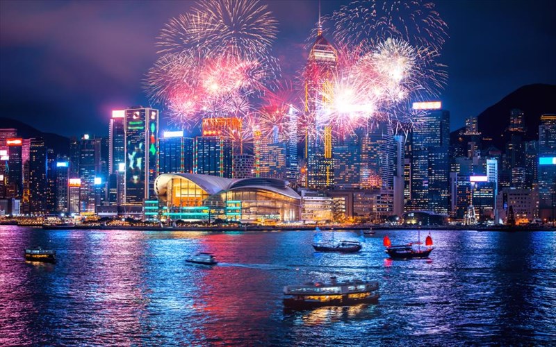 xristougenna-allios-se-pente-asiatikes-poleis