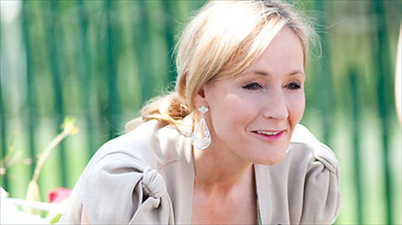 to-neo-biblio-tis-rowling-sti-megali-othoni