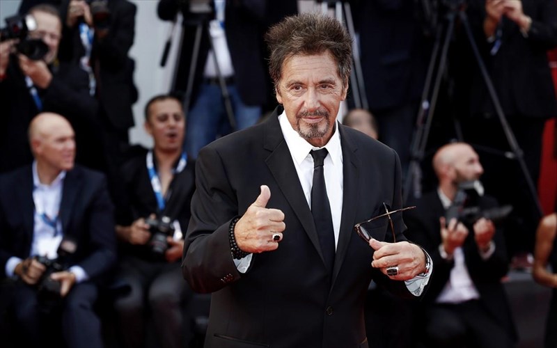 o-al-pacino-strafike-se-psuxologo-gia-na-diaxeiristei-ta-fota-tis-dimosiotitas