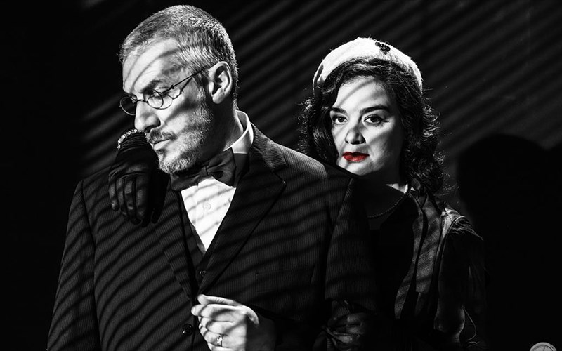 nouar-xristougenna-me-tis-astunomikes-istories-tis-agkatha-kristi