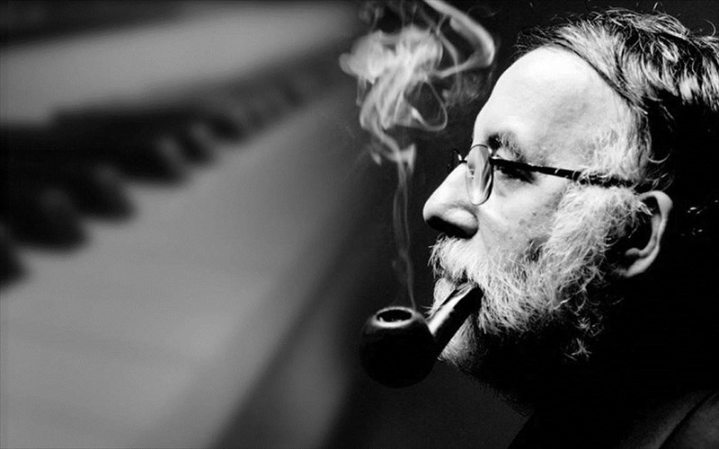 pethane-o-spoudaios-sunthetis-thanos-mikroutsikos-spoudaios-sunthetis-thanos-mikroutsikos