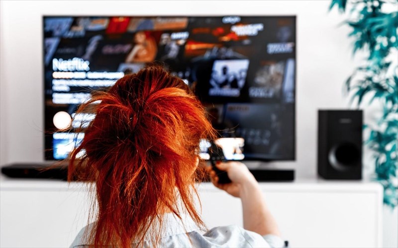 stranger-things-adam-sandler-kai-marie-kondo-katektisan-to-netflix-to-2019