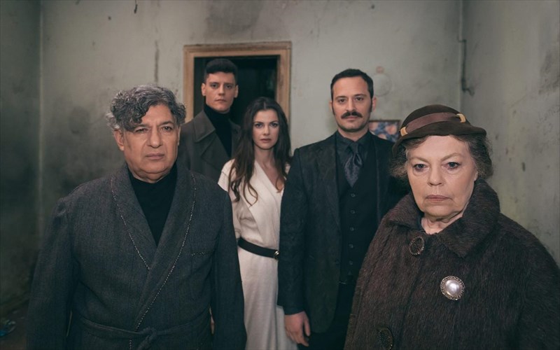 o-dromos-perna-apo-mesa-gia-tin-roula-pateraki-kai-ton-peri-mixailidi