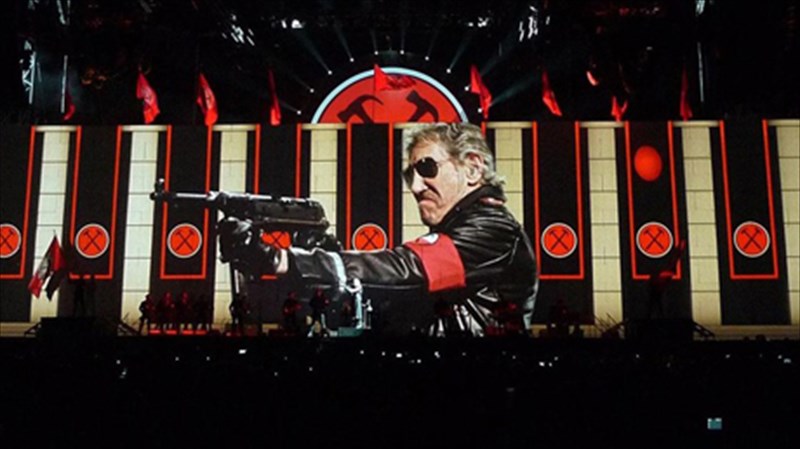 o-roger-waters-gkremise-ta-teixi