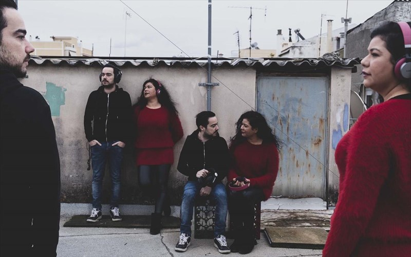 to-radio-ga-ga-ton-queen-daneizei-to-onoma-tou-se-theatriki-parastasi