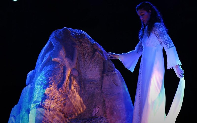 o-dimos-abdeliodis-fernei-ksana-ton-logo-tou-papadiamanti-sti-skini