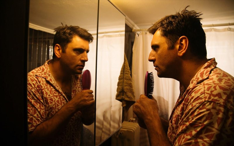 to-mute-tou-giorgou-xrusostomou-metakomizei-sto-theatro-tzeni-karezi