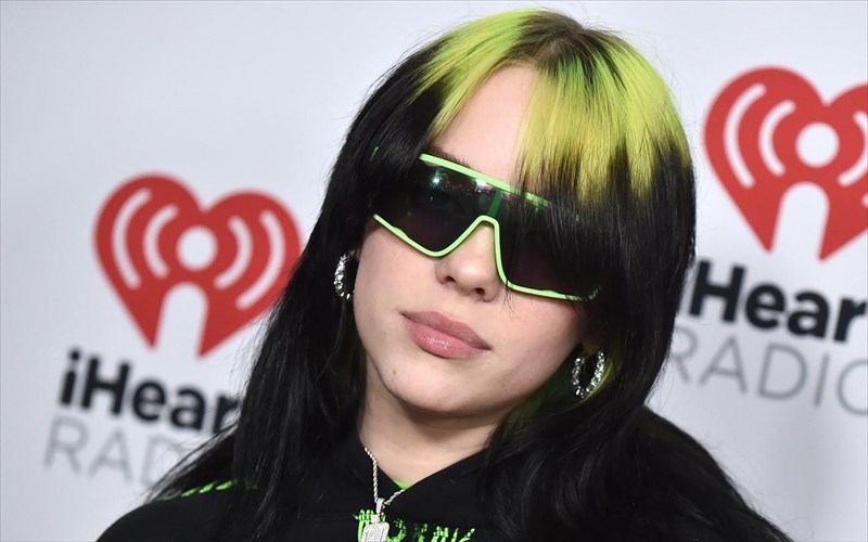 i-billie-eilish-tha-ermineusei-to-tragoudi-tou-neou-James-bond