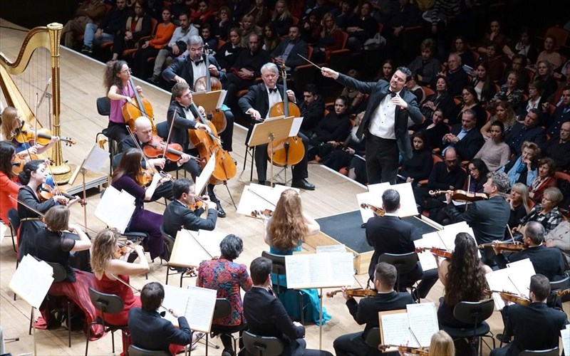 o-koureas-tis-sebillis-apo-tous-mousikous-tis-kameratas-kai-ton-giorgo-petrou