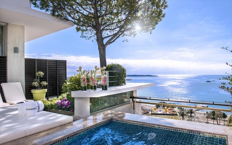 i-europi-upodexetai-to-ksenodoxeiako-brand-mondrian